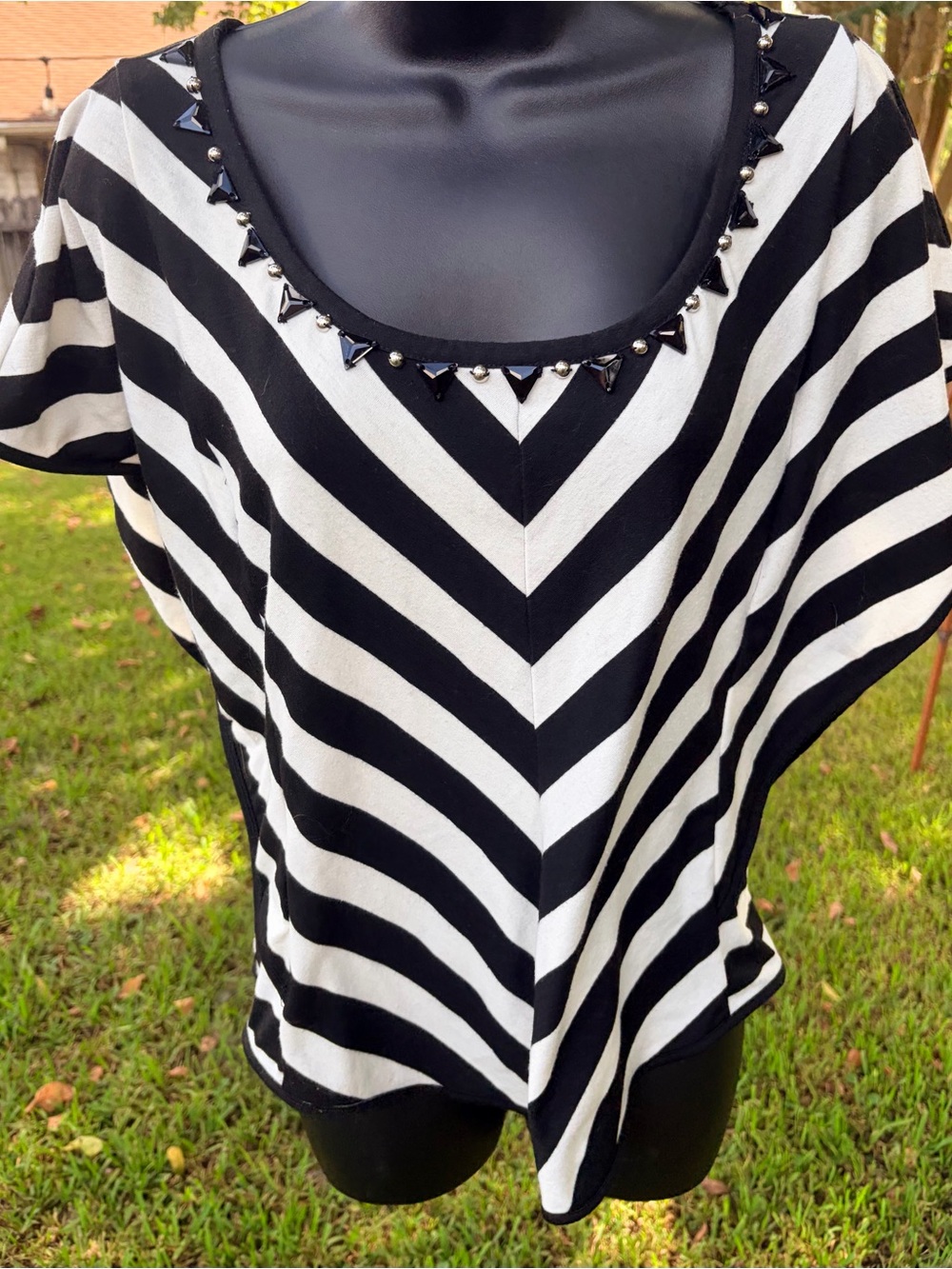 ECI Black and White V‑Chevron Scoop Neck Tunic with Stud Trim